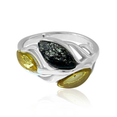 Zilveren ring met een Baltische barnsteen (dagen)