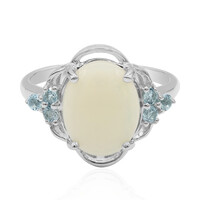 Zilveren ring met een witte opaal
