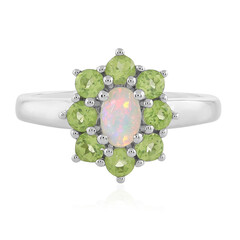 Zilveren ring met een Welo-opaal