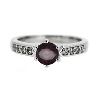 Zilveren ring met een rhodliet