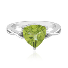 Zilveren ring met een peridoot