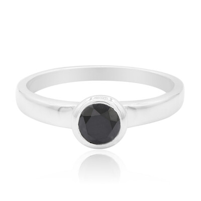 Zilveren ring met een zwarte diamant