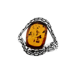 Zilveren ring met een Baltische barnsteen