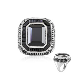 Zilveren ring met een zwarte spinel
