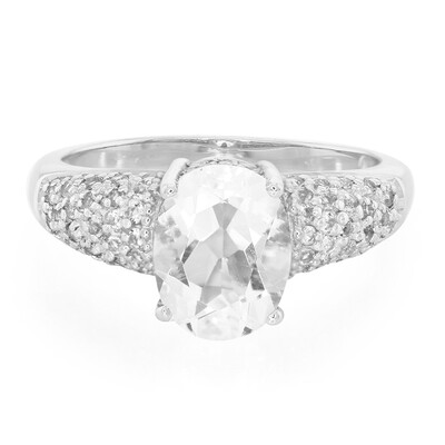 Zilveren ring met een petaliet