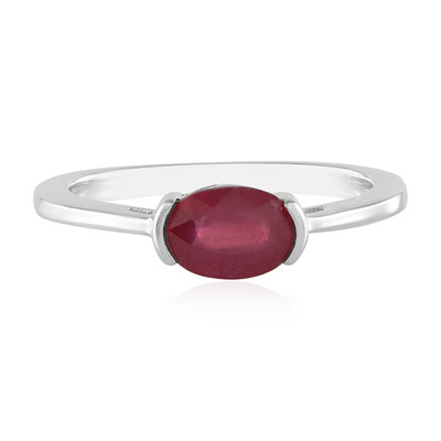 Zilveren ring met een Bemainty robijn