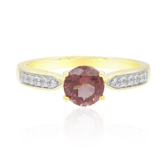 Gouden ring met een Rode apatiet