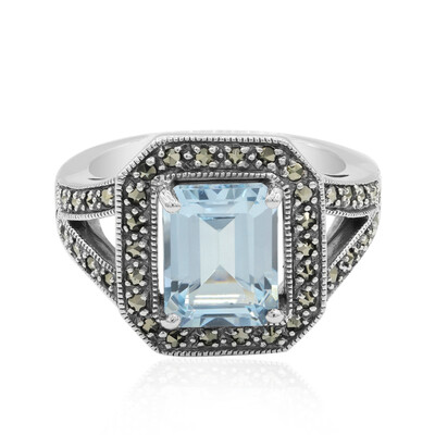 Zilveren ring met een hemel-blauwe topaas