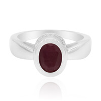Zilveren ring met een robijn