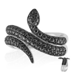 Zilveren ring met een zwarte diamant