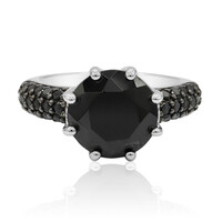 Zilveren ring met een zwarte spinel