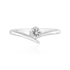 Zilveren ring met een witte saffier