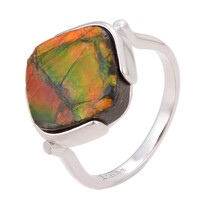 Zilveren ring met een ammoliet