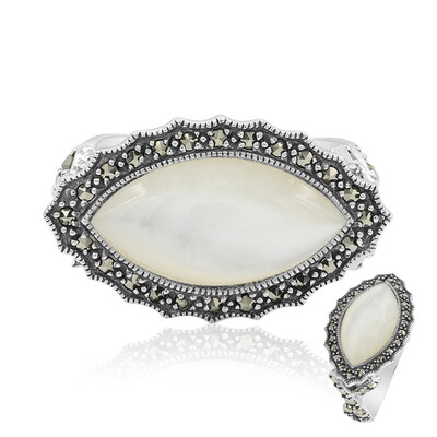 Zilveren ring met een parelmoer