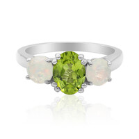 Zilveren ring met een peridoot