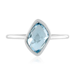 Gouden ring met een hemel-blauwe topaas