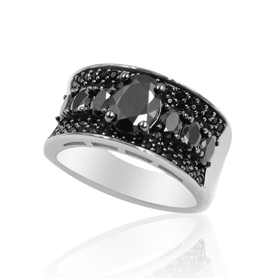 Zilveren ring met een zwarte spinel