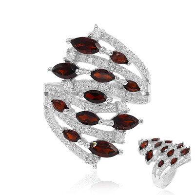 Zilveren ring met granaten
