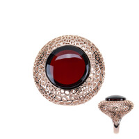 Zilveren ring met een Baltische barnsteen
