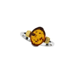 Zilveren ring met een Baltische barnsteen