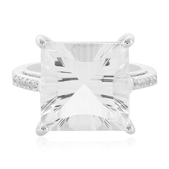 Zilveren ring met een witte kwarts