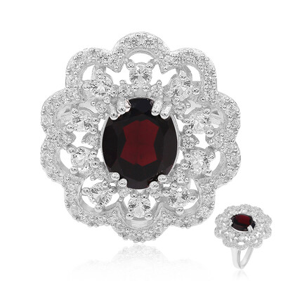 Zilveren ring met een Indische Granaat