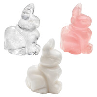 Figuur met een rozen kwarts