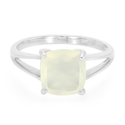 Zilveren ring met een witte maansteen