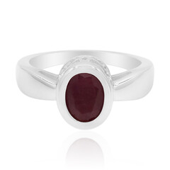 Zilveren ring met een robijn