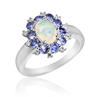 Zilveren ring met een Welo-opaal