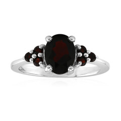 Zilveren ring met een granaat