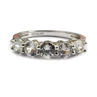 Zilveren ring met zirkonen