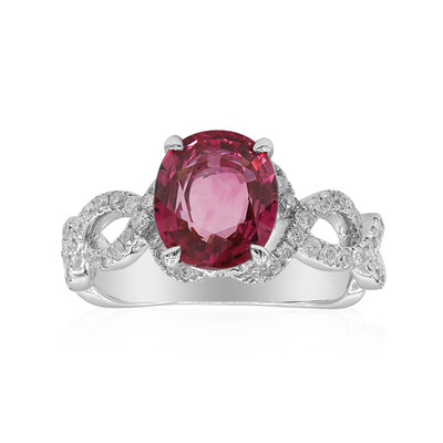 Gouden ring met een edele rode spinel (Estée Collection)