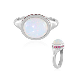 Zilveren ring met een Welo-opaal (Adela Silber)