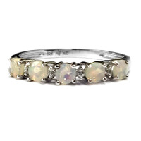 Zilveren ring met Welo-opalen
