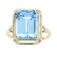 Gouden ring met een hemel-blauwe topaas