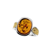 Zilveren ring met een Baltische barnsteen