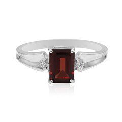 Zilveren ring met een Mozambique granaat