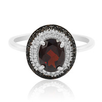 Zilveren ring met een granaat
