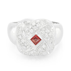 Zilveren ring met een avondrode robijn
