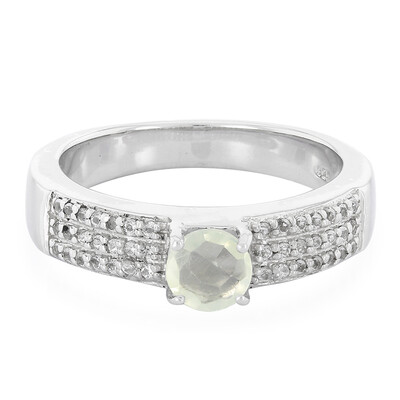 Zilveren ring met een prehniet