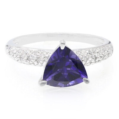Zilveren ring met een Ceylon ioliet
