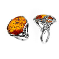 Zilveren ring met een Baltische barnsteen