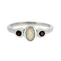 Zilveren ring met een Welo-opaal
