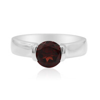 Zilveren ring met een granaat