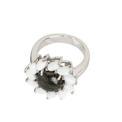 Zilveren ring met een matrix opaal