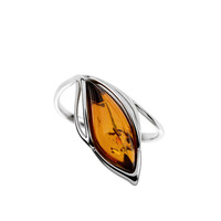 Zilveren ring met een Baltische barnsteen