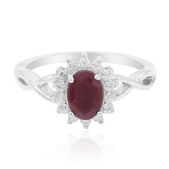 Zilveren ring met een robijn