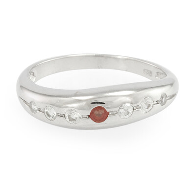 Zilveren ring met een avondrode robijn