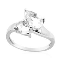 Zilveren ring met een danburiet